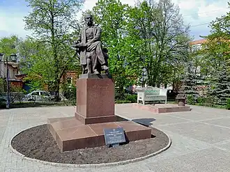 Памятник Гончарову (2025, после реконструкции сквера).