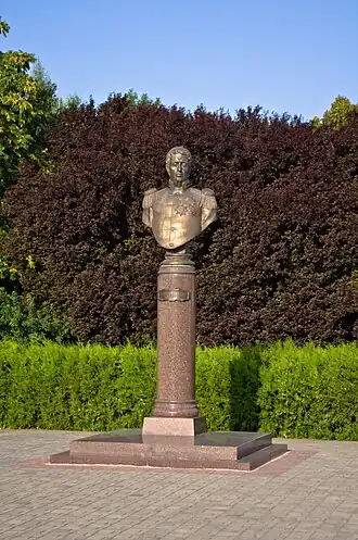 Памятник Францу де Волану в сквере