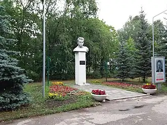 Памятник врачу Михайлову Ф. М.