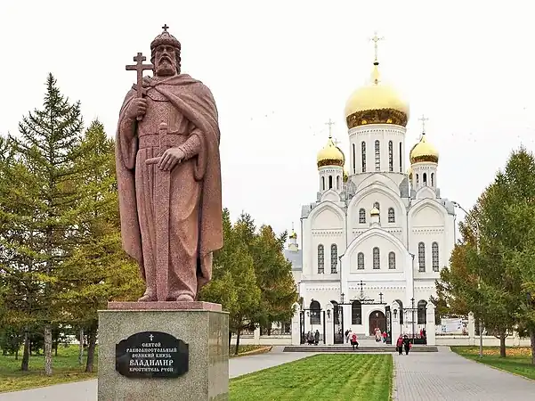 Памятник князю Владимиру в Новосибирске. 2018 год. Скульптор О. В. Песоцкий