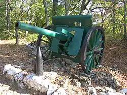 Памятный знак партизанам-артиллеристам на горе Юки-Тепе (высота 1025).