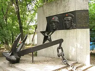 Памятный знак в Феодосии в честь 30-летия Победы над фашистской Германией