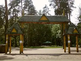 Центральный вход (май 2010 года)