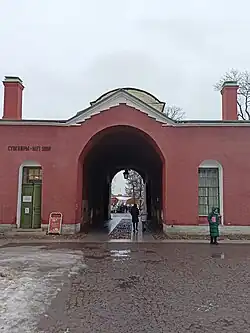 Петровские ворота. Внутренний фасад