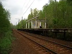 Полуразрушенный навес