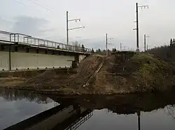 Опоры моста через Чёрную речку на её южном берегу