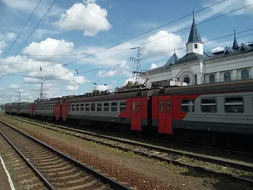 Электропоезд ЭД9Э на станции