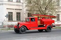 Пожарный автомобиль на базе ЗИС-5 на параде в г. Барнауле, 2016 г.