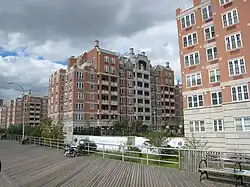 Жилой комплекс Oceana со стороны дощатого настила (2011)