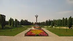 Пешеходная часть проспекта со стороны Нижнего озера