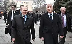 В.&nbsp;В.&nbsp;Путин и В.&nbsp;А.&nbsp;Васильев на проспекте Гамзатова