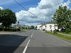 Вид от Новодеревенской улицы в сторону Привокзальной площади