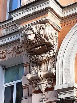 Кронштейн с львиным маскароном