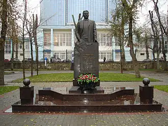 Памятник И.&nbsp;А.&nbsp;Бондаренко