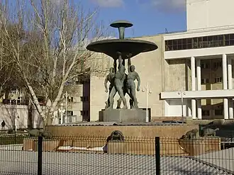 Фонтан «Атланты» на Театральной площади