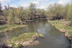 Река Лопасня на границе монастыря Вознесенская Давидова пустынь и деревни Баранцево