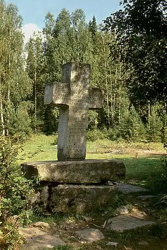 Памятный крест на реке Чусовой