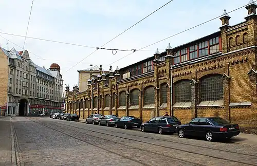 Начало улицы. Справа — Видземский рынок