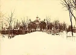 Северо-восточный угол кладбища с оградой