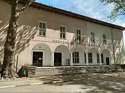 Здание местного общественного центра (библиотеки)