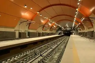 Вид с платформы на пути.