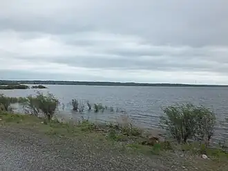Синдинское озеро, вид с автодороги Хабаровск&nbsp;— Комсомольск-на-Амуре