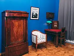 Синий кабинет, декабрь 2023 г. Здесь представлена мебель из последней квартиры М.А. Булгакова из Нащокинского
