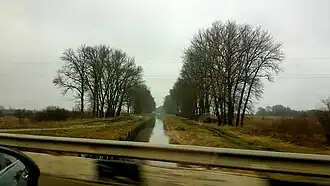 Канал. Вид с автодороги М-02, что западнее села Бобрик