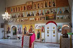 Современный иконостас в притворе