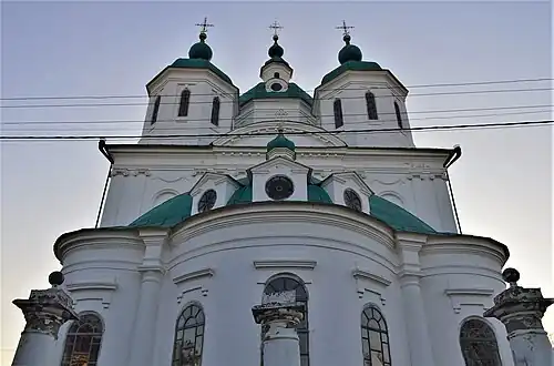 Вид на собор со стороны апсиды