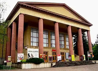 Ставропольский академический ордена «Знак Почёта» театр имени М. Ю. Лермонтова.Построен в 1964 году. Проект здания выполнен в соавторстве с И. В. Лысяковой.&nbsp;памятник архитектуры.