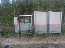 Разворованный ящик СЦБ в чётной горловине.