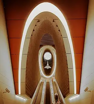 Модель самолёта Ту-144 над эскалатором