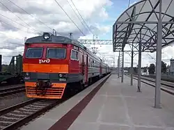 Электропоезд у платформы