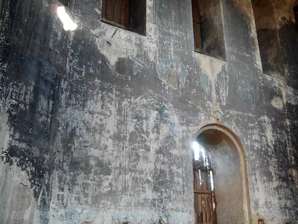 Фрески на стенах