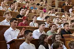 Студенты-первокурсники (2024) на лекции декана физического факультета МГУ