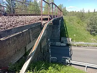 Мост в чётной горловине станции