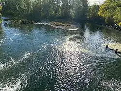 Река в центре поселка Сузун