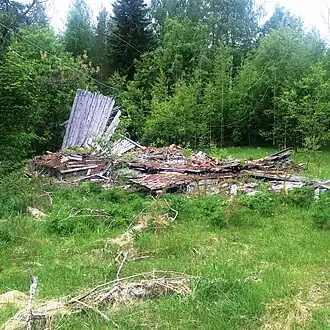 Развалины вблизи остановочного пункта