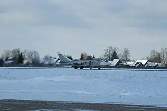 Су-24 на ИВПП перед д. Межно, 2007 год