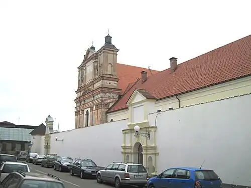 Вид ограды и брам со стороны улицы Молодёжная.