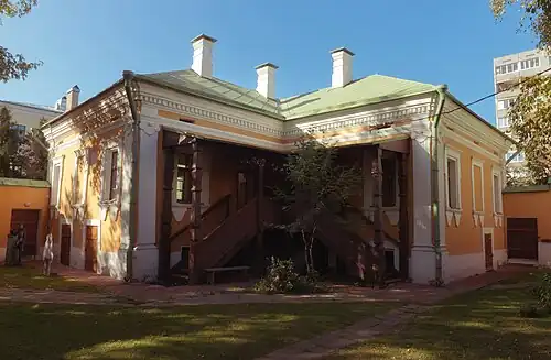 Городская усадьба купцов Арефьевых на улице Горького. Вид со двора. В настоящее время в здании размещён Музей тверского быта.