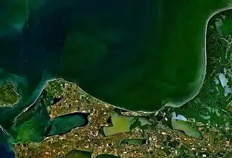 Таманский залив (слева) из космоса