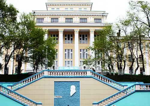 Тихоокеанское высшее военно-морское училище имени С. О. Макарова