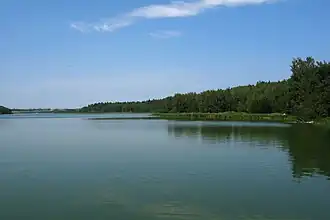 Вид на озеро с южного берега летом 2011 года