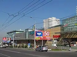 Торговый центр «Спутник» на улице Момышулы. Вид в направлении на север. 14 октября 2014 года