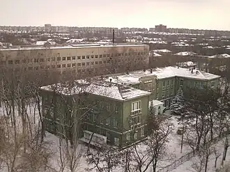 Травматологическое (спереди) и кардиотерапевтическое (позади) отделения больницы №&nbsp;3