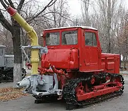 Унифицированная маятниковая навеска сельскохозяйственного трактора (с закреплённым водяным насосом дождевального агрегата)