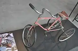 Комбинированный детский трех-/двухколёсный велосипед «Ветерок» Тульского машиностроительного завода. Выпускался с 1950-х годов. На модели с открытой рамой КДВ-3 каталась дочь Юрия Гагарина.