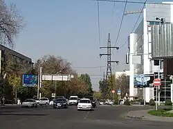 Вид на север вдоль улицы Манаса с перекрестка Жандосова-Манаса. (21 октября 2014 года)